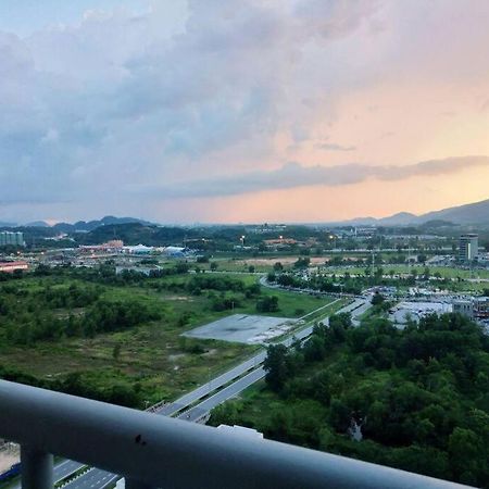 Luxurious Homestay 3Br With Pool Meru Ipoh 8 Pax Exterior foto